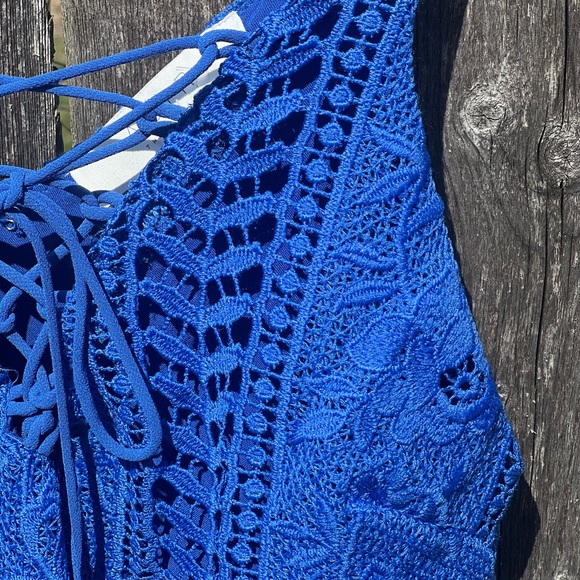 ASTR THE Label ROYAL Blue Floral Crochet Lace up Dress - Picture 5 of 9